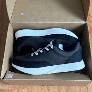 Women’s Black Casual Lace-Up Sneakers